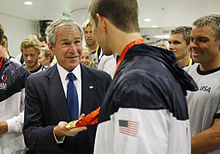 Tổng thống George W. Bush chúc mừng Michael Phelps tại Olympic Bắc Kinh 2008