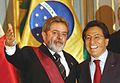 O presidente Luiz Inácio Lula da Silva é recebido pelo presidente do Peru, Alejandro Toledo, em Lima.