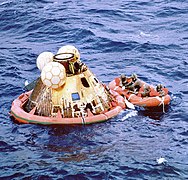 Аполлон-11 после приводнения