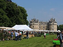 Photographie présentant la Fête des jardiniers, au mois de juin.