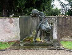 Vestiges de l'ancien monument aux morts au cimetière Saint-Louis (Alfred Marzolff).