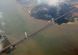 Vue aérienne du pont suspendu