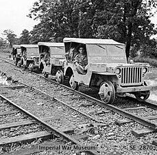 Britische Jeeps, als Jeepomotiven zwischen Myitkyina und Mogaung, Burma, 1944