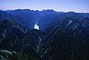 針ノ木岳から望む高瀬ダムと船窪岳などの飛騨山脈の山並み（2001年9月23日）