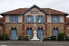 The town hall in Tillac