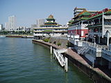 Vista del complesso residenziale-turistico in stile cinese di Chinagora, dal ponte di Ivry