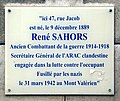 Plaque au no 47 en hommage au résistant René Sahors.