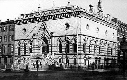 L'Académie américaine des beaux-arts à New York (1863–1865).