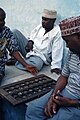 Người chơi mancala dân tộc Bao ở Zanzibar