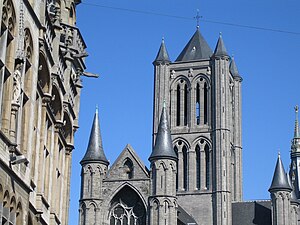 Cimborrio de dos plantas de la Iglesia de San Nicolás (Gante).