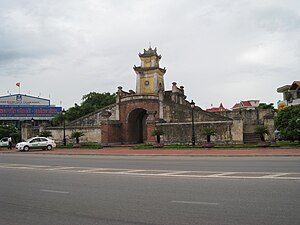 Antigo portão da cidadela de Quang Binh em Dong Hoi