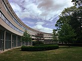 De galerij van het schoolgebouw van de VHL-locatie in Velp