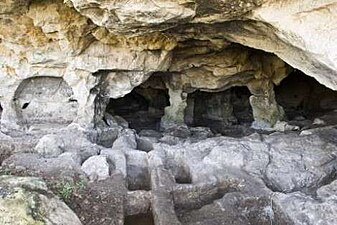 Una delle grotte di Cava Porcaro