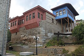 Maisons traditionnelles rénovées à côté du musée byzantin