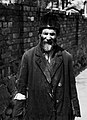 En eldre jødisk mann i Warszawagettoen fotografert mellom 1940 og 1943.