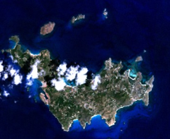 由NASA NLT Landsat 7拍摄的圣巴泰勒米岛卫星图像