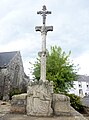 Le calvaire et sa Piétà près de la chapelle Saint-Tugdual.