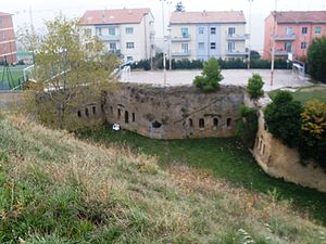 Fossé avec une galerie de contrescarpe