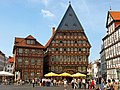 Knochenhaueramtshaus mit links daneben dem Bäckeramtshaus