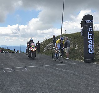 Passage de Thibaut Pinot en tête au Col du Grand Colombier lors de la 4e et dernière étape.