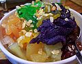 Halo-halo dengan ube halaya.