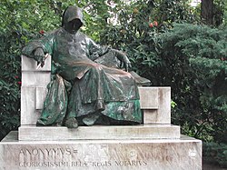 Anonymus szobra Budapesten. Ligeti Miklós alkotása (1903). Egyike azon tíz szobornak, melyeket a 20. század elején I. Ferenc József adományozott a nemzetnek
