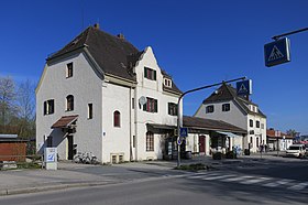 Empfangsgebäude von der Straßenseite (2015)