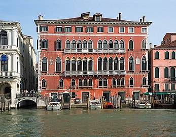 Le palais Bembo sur le Grand Canal, près du pont du Rialto.