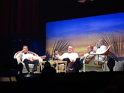 Michael Palin, John Cleese, Eric Idle och Terry Jones framför sketchen "The Four Yorkshiremen" under en scenföreställning 2014.