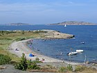 Sandø har flotte sandstrender. Øya er et populært utfartssted for folk med egen båt. Foto: Karl Ragnar Gjertsen
