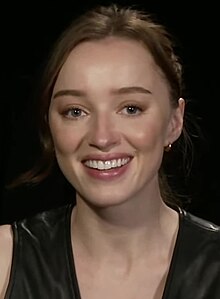 Description de l'image Phoebe Dynevor Interview 2023 (cropped).jpg.