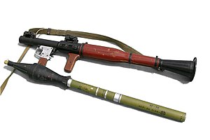 מטול RPG-7 ולצידו רקטת PG