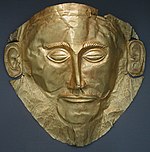 Masque funéraire mycénien en feuille d'or, improprement appelé « masque d'Agamemnon », tombe V du cercle A de Mycènes, musée national archéologique d'Athènes.
