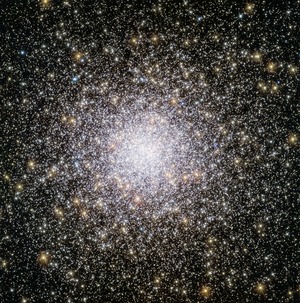 Der Kugelsternhaufen NGC 362 aufgenommen von Hubble-Weltraumteleskop
