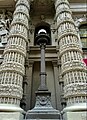Ornamental gefüllte Säulen-Kanneluren (Ellicot Square Building, Buffalo)
