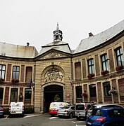 Le porche de la mairie de Marchiennes.