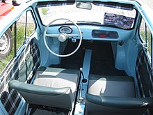 Vue intérieur d'une voiture bleu.