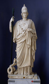 Atena, a Invencível, deusa da Justiça, da Estratégia, do Engenho, da Cidadela e das Artes Domésticas. Atena Giustiniani, atribuída a Fídias. Museu Chiaramonti, Vaticano.
