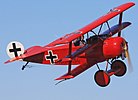 Vor 100 Jahren, am 5. Juli 1917, startete der von Reinhold Platz konstruierte Fokker-Dreidecker zu seinem Erstflug. (Im Bild aus dem Jahr 2009 die tschechische Replik OK-DUD 07 in den Farben des Roten Barons) KW 27 (ab 2. Juli 2017)