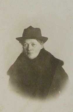 Hanna Karhinen Ruotsissa vuonna 1919.
