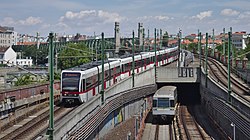 Train sets of lines U6 and U4 entering Längenfeldgasse interchange