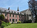 2005 : jardins, hôtellerie et église de l'abbaye Notre-Dame de Scourmont en activité.