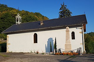 Chapel of Saints-Crépin-et-Crépinien and war memorial, Conjux