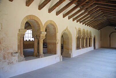 Galerie est du cloître.