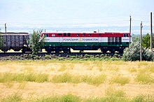Description de l'image TE33A-0175 with freight train, side view.jpg.
