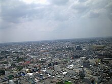 Vista dall'alto di Medan, il centro principale a nord di Sumatra.