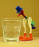 Een drinkend vogeltje is een glazen speelgoedje in de vorm van een vogel dat lijkt op een perpetuum mobile. Eigenlijk wordt warmte omgezet in beweging.