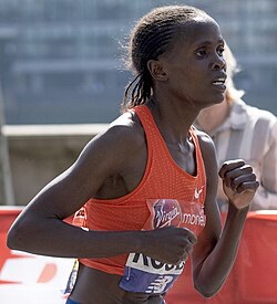 Brigid Kosgei Lontoon maratonilla 2018.