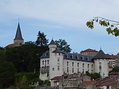 Château Corbin et son parc vus du sud-ouest depuis la rive de la Moselle.