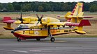 Die Bombardier Canadair CL-415 der Vigili del Fuoco mit dem Kennzeichen „I-DPCD“ rollt nach dem Auftanken auf dem Flughafen Braunschweig-Wolfsburg zur Startbahn. Das Flugzeug wurde zur Bekämpfung des Waldbrandes am Brocken eingesetzt, die Wasseraufnahme erfolgte am Concordiasee bei Seeland in Sachsen-Anhalt. (Bild vom 7. September 2022) KW 37 (ab 11. September 2022)